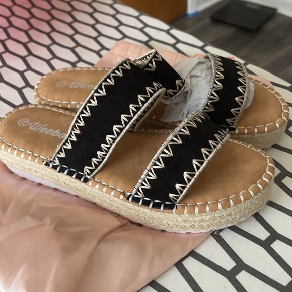 sandals - Picture 2 of 3